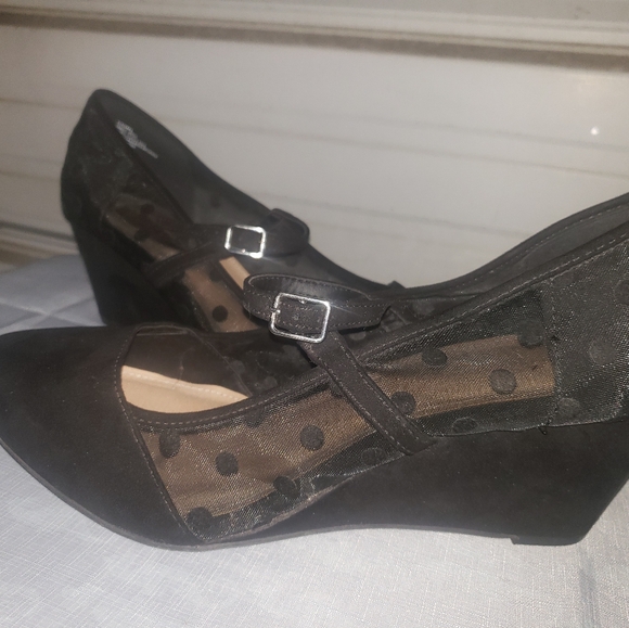 Size 12 wide Torrid Polka Dot mesh mini Wedge black sandals shoes - Picture 5 of 8